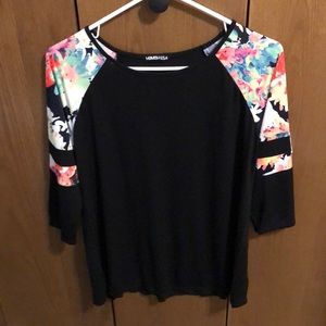 Women’s size S Hemish USA top 3/4 sleeve